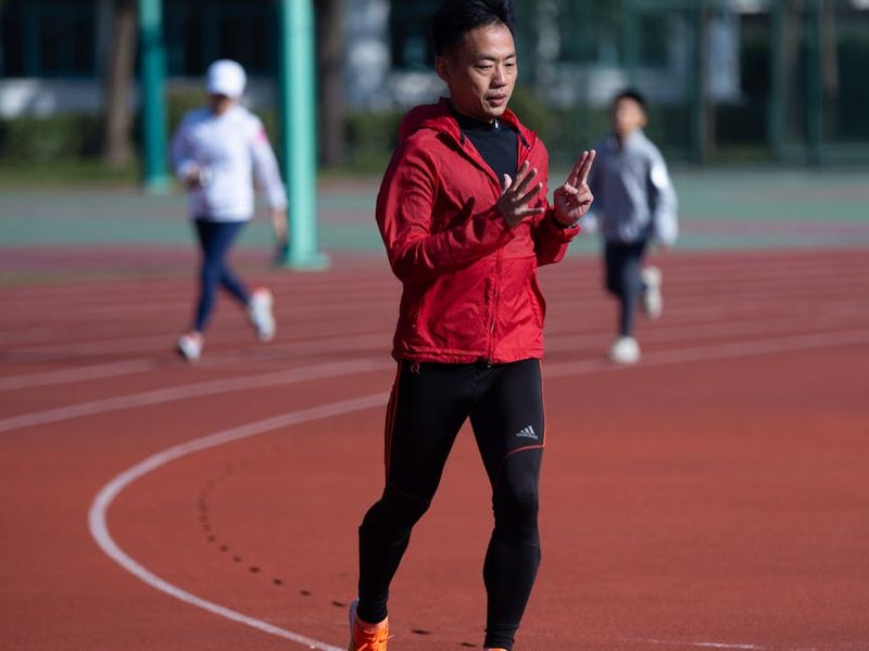 Athletic male athlete executing a precise cardio movement